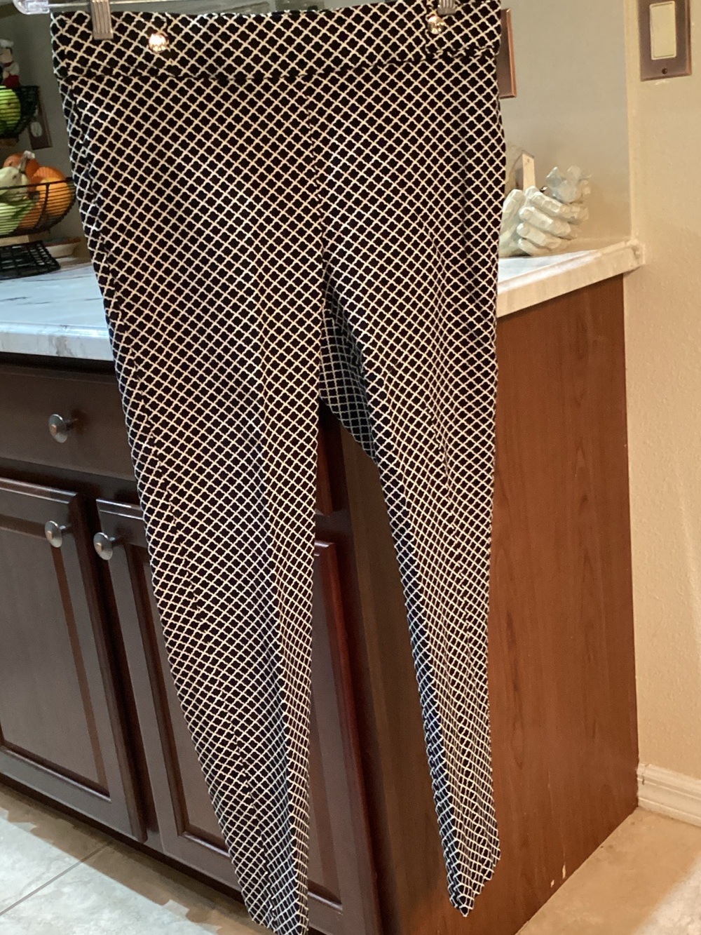 Rafaella Black & White Geometric Print Leggings 24” Inseam
